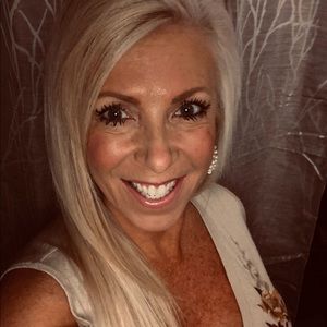 Meet your Posher, Cynthia